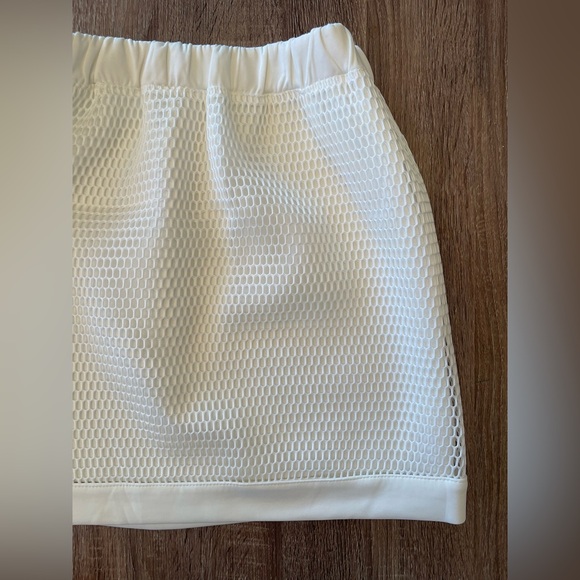 LITTLE GIRL LIES White Mesh Net Mini Skirt NWOT SZ S - Picture 4 of 4